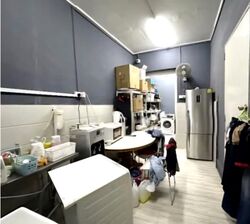 Sims Avenue (D14), Terrace #532167371
